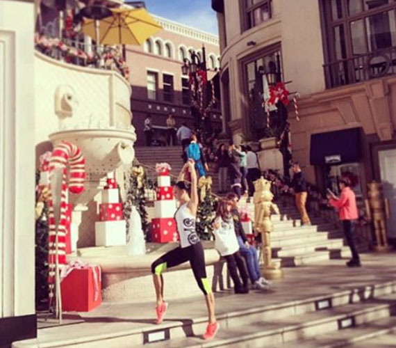 	"Reggeli futás a karácsonyi hangulatba öltözött Los Angelesben" - írta a kép mellé Vajan Tímea. Valószínűleg csak az örömét akarta megosztani a követőivel, mégis sokakat felbosszantott vele.
