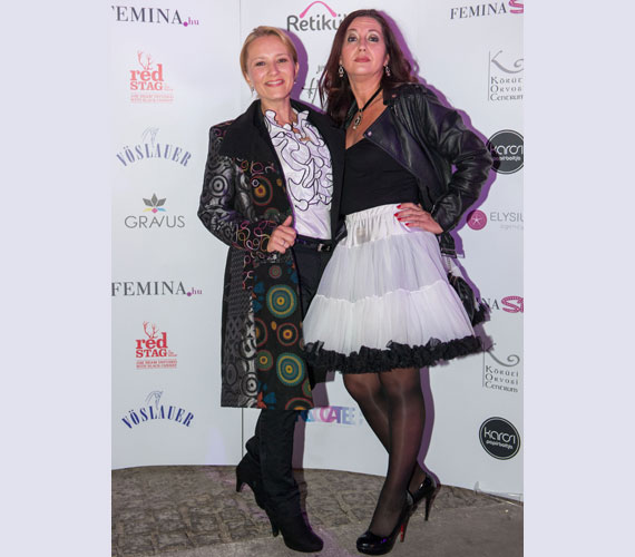 	Laki Anikó és Mérai Kata, a Barátok közt színésznője régóta barátok, szívesen fotózkodtak együtt - utóbbi a fekete-fehér öltözetét egy tarka kabáttal színesítette.