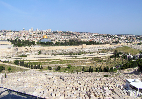 	A hegyről ilyen kilátás nyílik Jeruzsálem városára.