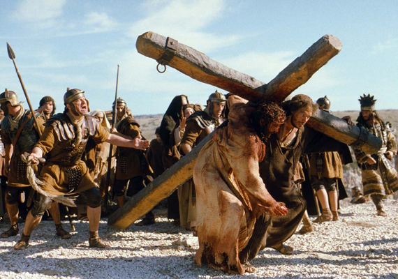 
                        	A Passió, 2004: A Mel Gibson rendezésében készült film Jézus életének utolsó 12 óráját jeleníti meg, az utolsó vacsorát követően egészen a halála pillanatáig.