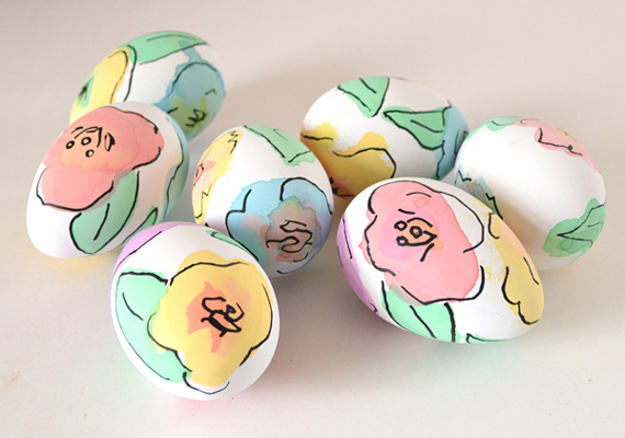 	Virágmintás tojások egy kupacon. Ugye, milyen gyönyörűek?