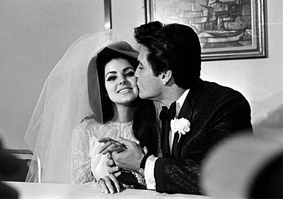	A gyönyörű Priscilla és Elvis Presley igazi álompárt alkottak. 1966-ban háromkarátos gyémántgyűrűvel jegyezte el kedvesét a Király. Esküvőjük a Las Vegas-i Aladdin Hotelban volt, évekkel később pedig megismételték a ceremóniát Hawaiion.
