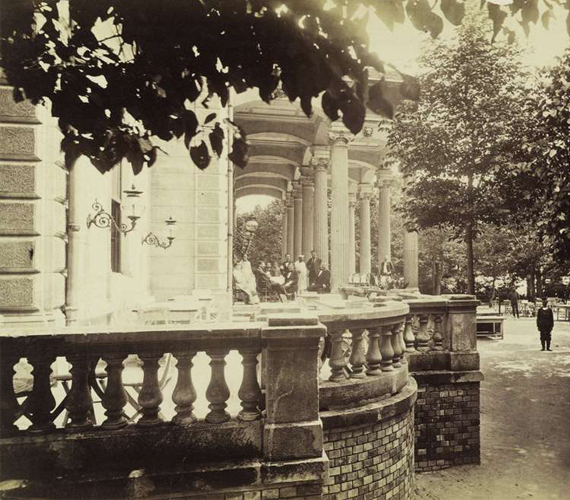 	A margitszigeti alsó vendéglő, azaz az Alsószigeti Vendéglő épülete.	1880-1890 közt, Klösz György