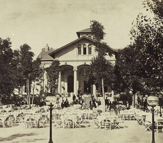 	A margitszigeti alsó vendéglő és kerthelyisége.	1880-1890 közt, Klösz György
