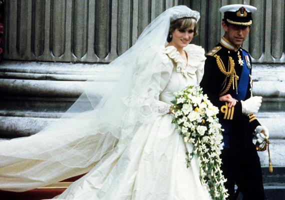 	Diana hercegnő és Károly herceg kapcsolata nem volt felhőtlen, bár 1981-es házasságkötésükkor még szerették egymást. 1996-ban váltak el útjaik.