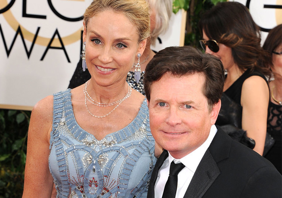 
                        	A 28 éve házas Michael J. Fox és párja, Tracey Pollan megismerkedése is hasonlóképpen filmbe illő, sőt, gyakorlatilag úgy is történt: a két színész a Family Ties forgatásán ismerkedett meg 1985-ben. Igaz, ekkor mindketten párban voltak, de két év múlva egy másik film ismét összehozta őket: 
