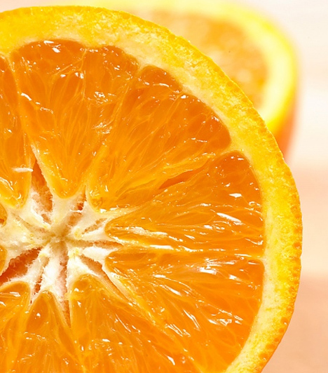	Narancs	Sok parfüm összetevője között megtalálható valamelyik kedvelt citrusféle, legtöbbször a narancs. A közkedvelt illat ugyan nyugtatólag hat a szervezetre, mégis felkorbácsolja a vágyat akár illóolaj, akár gyertya formájában.