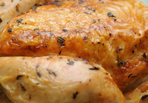 	Ha csirkehúst szolgálnál fel az ünnep estéjén, számos lehetőség közül választhatsz. Ide kattintva több remek csirkés receptet is megismerhetsz, amelyeket karácsonykor is kipróbálhatsz!