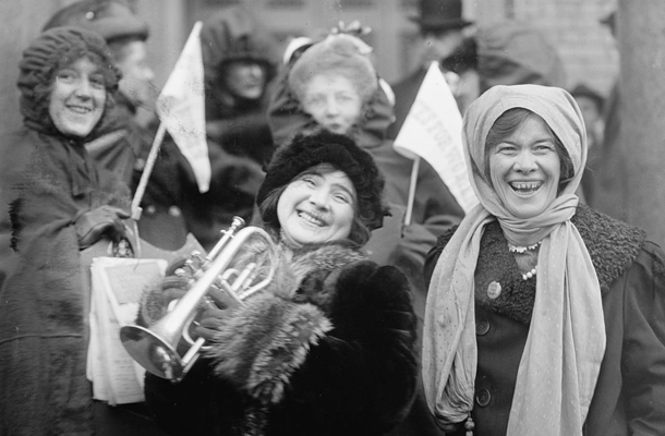 A nők szavazati jogáért tüntető szüfrazsettek 1913-ban, Washingtonban
