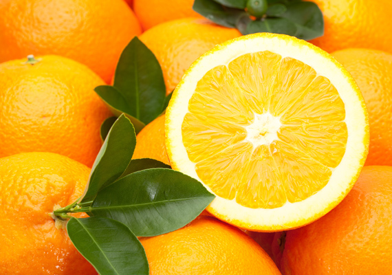 	A narancshéj köztudottan felélénkíti az áporodott levegőt. A megszáradt gyümölcsszeleteket akaszd ki a lakásban, és élvezd az illatukat.