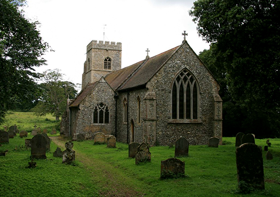 	A ház szomszédságában található a híres, középkori St Mary's templom is.
