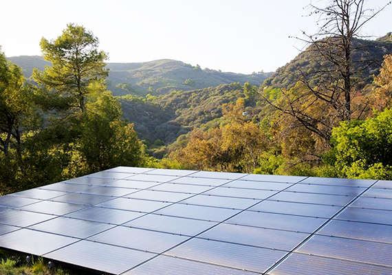 
                        	A napelemek is a fenntarthatóságot célozzák.