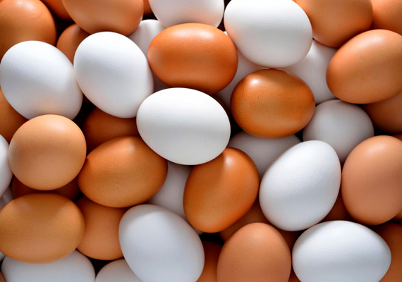 
                        	A tojással kapcsolatban is fontos körültekintőnek lenni: bár általában a feltüntetett lejárati időn túl is sokan fogyasztják, nyersen ilyenkor már lehetőleg ne használd fel, csak sütve, főzve. Ha szeretnéd pontosan tudni, meddig jó egy tojás, kattints ide!