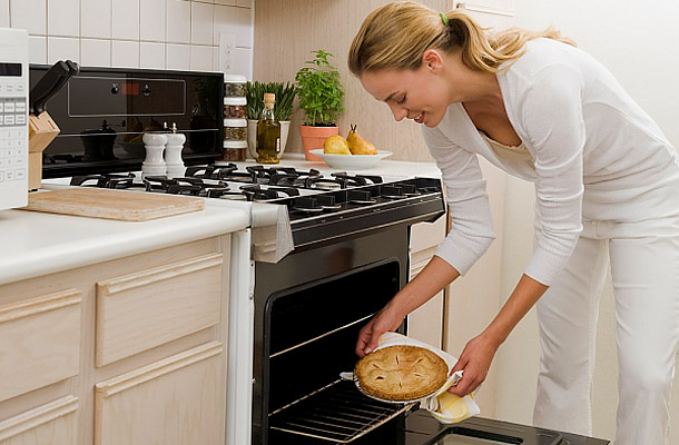 Hogyan tisztítsuk meg a sütő boschját. Szódabikarbóna és ecet használata