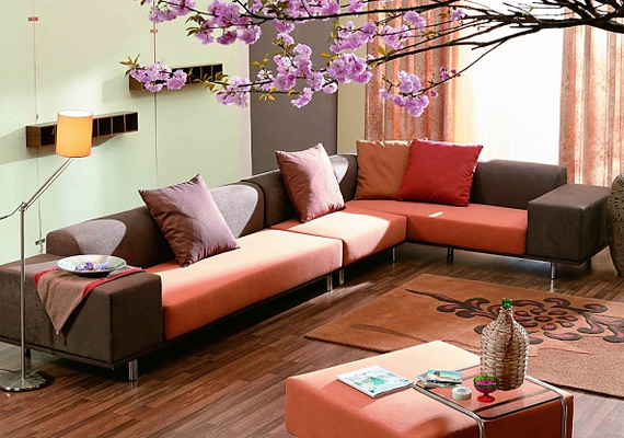 
                        	Új védőhuzattal bevonni a kanapét nem ördöngösség. Használj két különböző, ám harmonizáló színt, így igazán modern hatást érhetsz el.