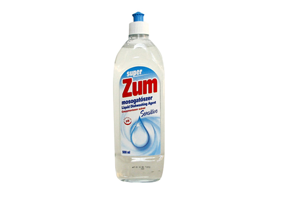 	A Zum Sensitive mosogatószer szintén bőrvédő összetevőkkel igyekszik védeni a kezet mosogatás közben.