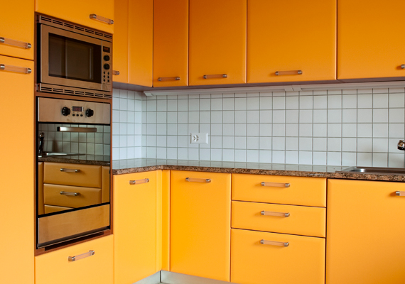 	A narancssárga és a világosabb citrom is étvágynövelő hatású, ezért a konyhában nem érdemes ezeket az árnyalatokat használni. Még többet a narancssárga szín hatásairól ide kattintva olvashatsz!