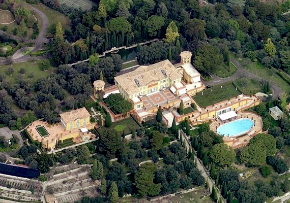 	A második helyen a franciaországi Villa Leopolda áll, melynek tulajdonosa Lily Safra, aki részben házasságai révén tett szert komoly vagyonra. Az ingatlan értéke körülbelül 500 millió euró. Kattints ide, és nézz meg még több képet!