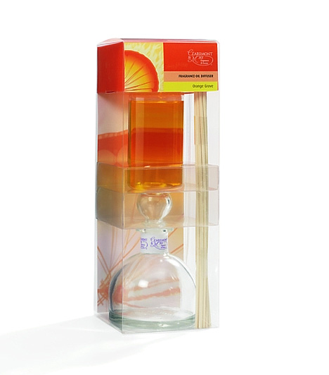 Claremont&May Orange Grove Home DiffuserA Claremont&May illatosítójának különlegessége, hogy nem tartalmaz alkoholt, csupán a legkiválóbb aromaolajokat, melyekkel a napsütötte narancsligeteket idézheted meg az otthonodban.