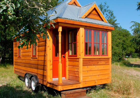 	A Tumbleweed Tiny House nevű cég célja, hogy aprócska házakat tervezzenek a lehető legjobb kihasználhatóság mellett.