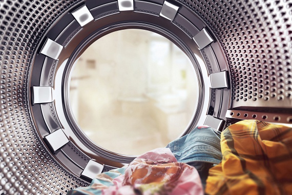 	Nemcsak a ruhák tisztítása nem lesz megfelelő, ha a mosógép nincs rendszeresen takarítva, de a fürdőszobában is kellemetlen szag terjenghet hatására. Fontos, hogy minden mosás után kiszellőztesd a gépet, mind a dobot, mind pedig az adagolót, de ezen kívül is fontos időt szakítani a karbantartásra, tisztításra: kattints ide, és megtudod, mit és hogyan csinálj.