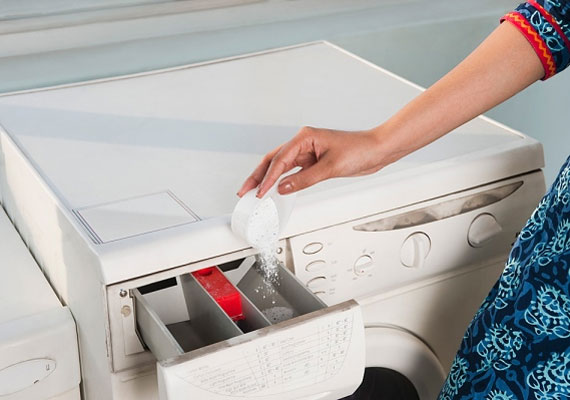 
                        	Ugyanígy a mosógép adagolója és gumija. Ezeket időnként alaposan takarítsd ki ecetes vízzel.