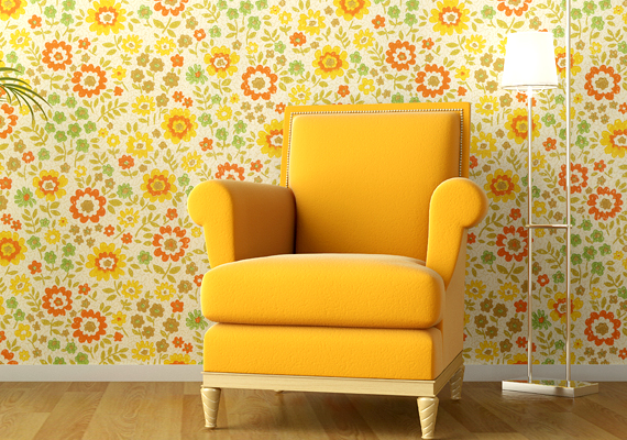 	Ha a sárga a falakon is megjelenik, érdemes bútorokból, kiegészítőkből más, kiegészítő színeket választani, túlzott dominanciája ugyanis amellett, hogy unalmasnak hathat, zavaró is lehet.