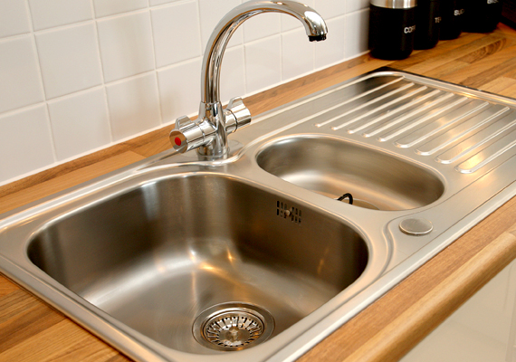 
                        	Ha mosogatsz, a mosogató belsejét is dörzsöld át alaposan, a szennyeződéseknek köszönhetően itt is könnyen megtelepedhetnek a baktériumok.