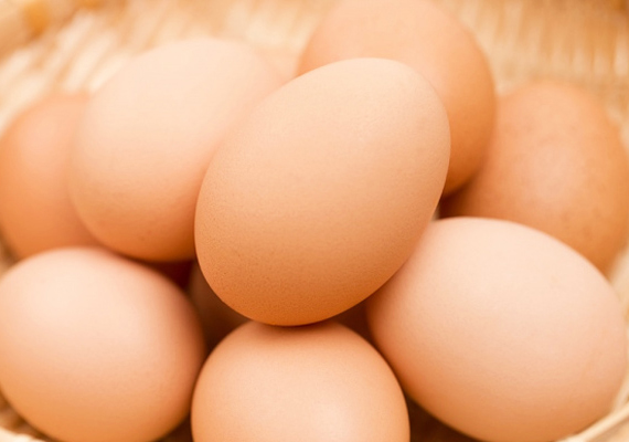 	Bármit mondanak is a mikróban való tojásfőzésről, tilos azt betenni a sütőbe, ugyanis néhány másodperc elég neki ahhoz, hogy szétrobbanjon.