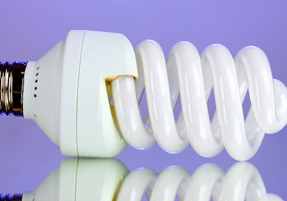 
                        	Nemcsak a LED-es fényforrások, de bizonyos mértékben a kompakt fénycsövek is takarékosabb megoldást jelentenek a hagyományos izzókhoz képest, fontos viszont, hogy ne kapcsolgasd őket állandóan, ez ugyanis nem tesz jót nekik.