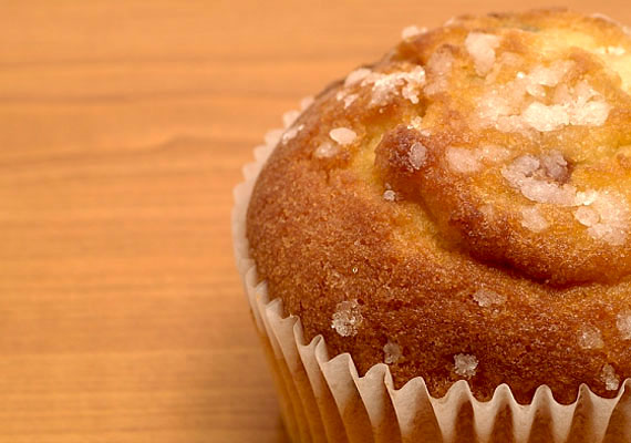 	A muffin az egyik leghálásabb sütemény: az alaprecept számtalan módon variálható, gyorsan és könnyen elkészíthető, csupán egy muffinsütő kell hozzá. Most egy túrós-almás változatot mutatunk neked »