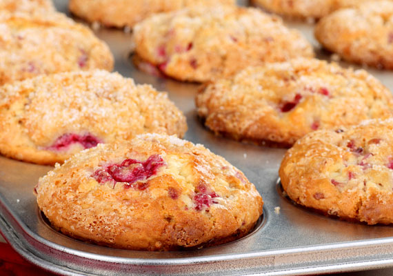 	Egy jó kis muffint bármikor össze lehet ütni, nagyon gyorsan elkészül, és szinte elronthatatlan. Kattints ide a málnás verzió receptjéért, melyben persze nyugodtan kicserélheted a gyümölcsöt másra.