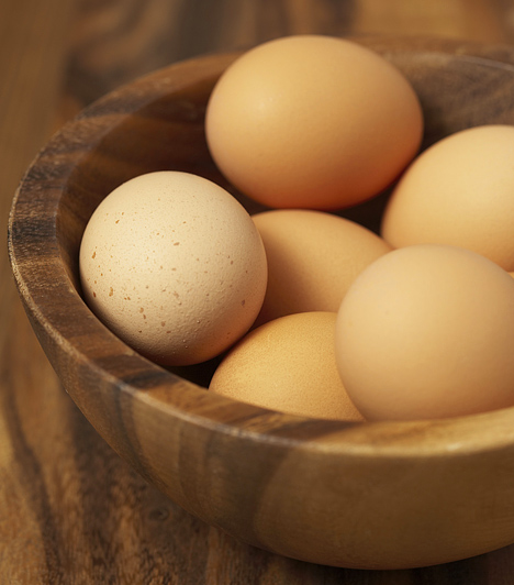 LegírozásSűrítő eljárás levesekhez. Keverj össze tojássárgáját tejszínnel jó alaposan, majd csurgasd a levesbe. Vigyázz, hogy már ne forrjon, különben a sárgája összeugrik, és szemcsés lesz.