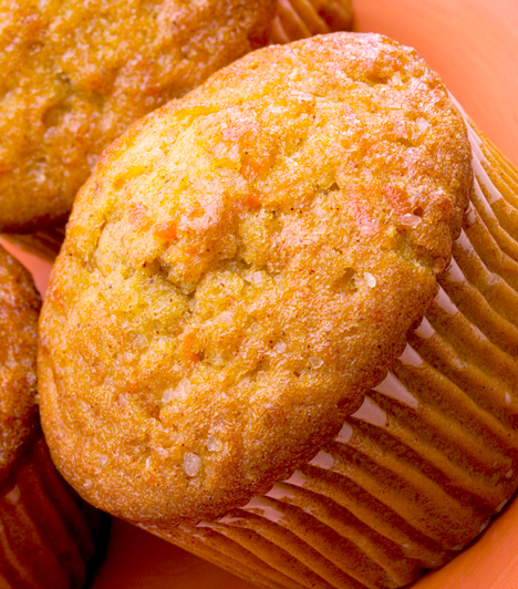 A muffin, bár könnyűnek tűnik, hizlaló. Ezt mérsékelheted, ha rostos hozzávalókat keversz a tésztába, például zabpelyhet vagy reszelt répát. Az utóbbi a gyerekeknek uzsonnára vagy tízóraira is remek lehet.