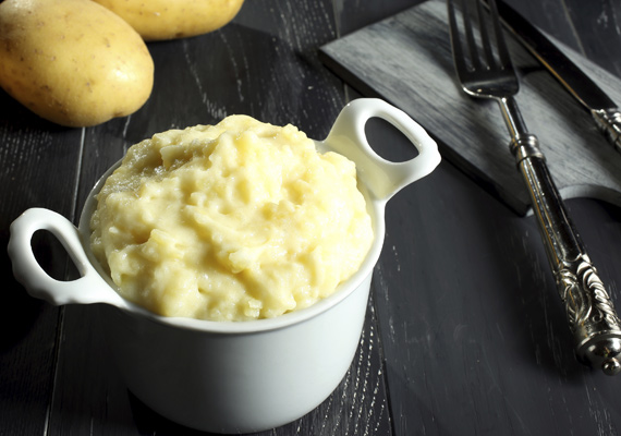 	Krumplipüré	Talán a legegyszerűbb étel, amit krumpliból készíthetsz, feltéve, hogy nem a sima, 