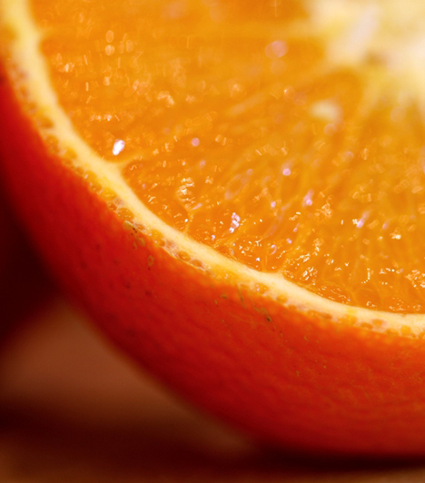 NarancshéjBár inkább karácsonykor használjuk, a narancshéjról később se feledkezz meg, mert különlegessé teszi bármelyik süti ízét. Reszelve vagy kandírozott formában is használhatod.