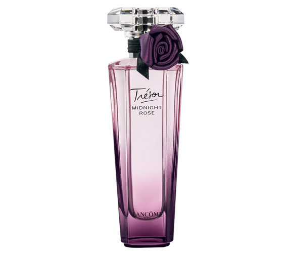 	Lancôme Trésor Midnight Rose - A parfüm arca Emma Watson, az illatban rózsa, málna és feketeribizli keveredik, és a párizsi alkony ihlette.