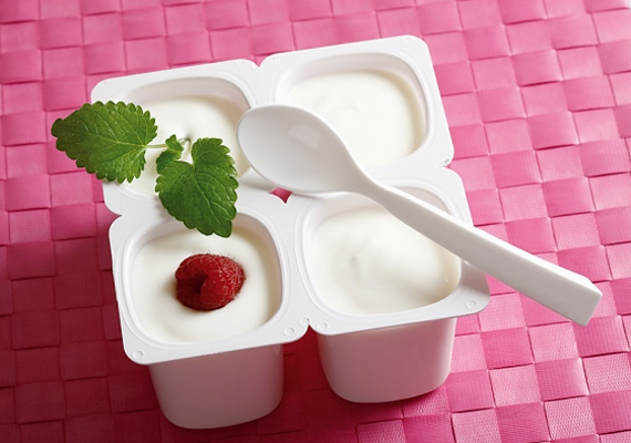 
                        	A joghurt remek hámlasztó, ráadásul bármilyen pakolás alapanyagaként alkalmazhatod. Ha szeretnél megszabadulni a petyhüdtségtől, hívd segítségül!