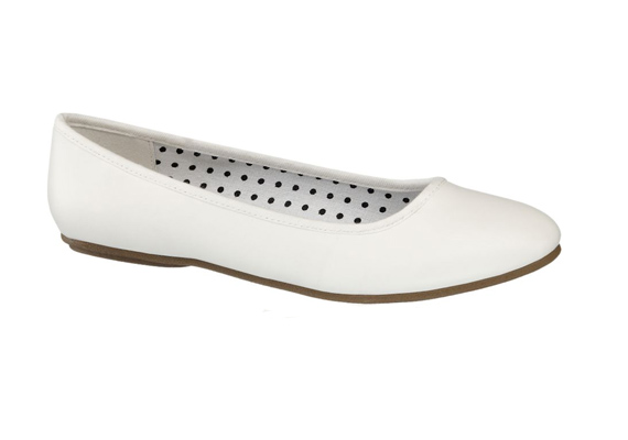 	Egy szép fehér cipő remekül kiegészíti a tavaszi és nyári szetteket. A Deichmann kollekciójában találod a képen látható cipellőt, 3490 forintért.
