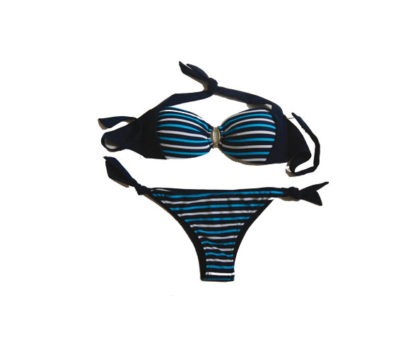 	Ha széles a vállad, akkor ennek a bikininek a nyakbakötős pántja javíthat az arányokon. Asia Center, McTran Tranadamson - 4390 forint.