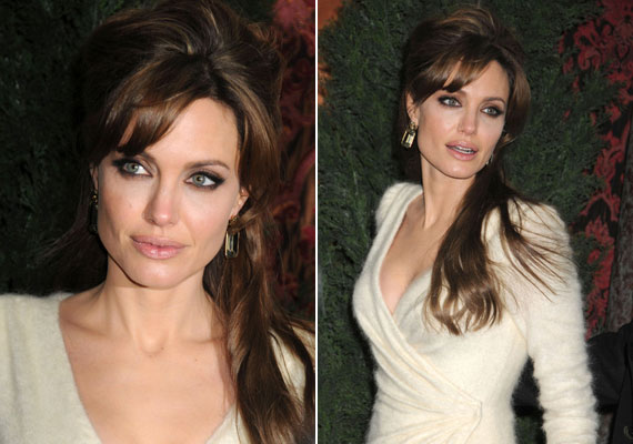 
                        	Angelina Jolie bronzból és barackból festette meg a füstös szemeket, amelyeket aztán fekete kontúrral hangsúlyozott.