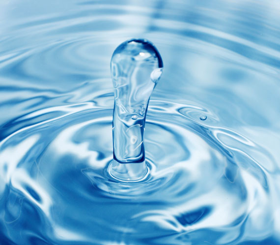 	Víz nélkül nem maradhatsz fiatal. Talán unod már hallani, de két litert minden nap igyál meg belőle.