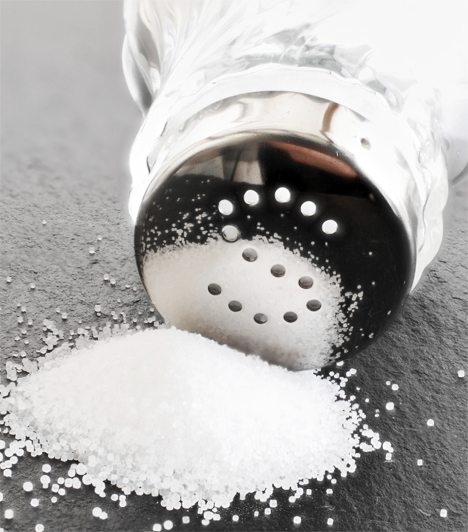  	Só  	A só vizet von el a szervezettől, aminek köszönhetően lelassul a vérkeringés, ennek első tünete pedig a bőrön fog jelentkezni. Szó sincs arról, hogy teljesen mellőzni kellene az éttkezésekből a sót, csupán próbáld meg minimálisra mérsékelni a fogyasztását.