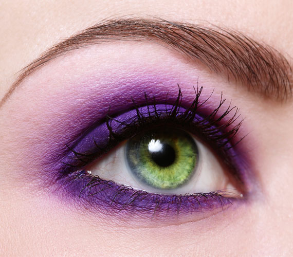 	A zölddel kontrasztos lila elképesztő és gyönyörű szemeket varázsol.