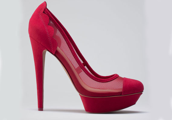 	Piros cipő, Bershka, 6995 forint.