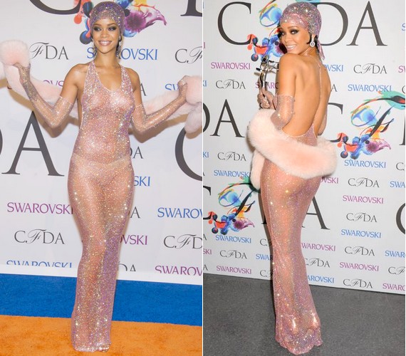 	Rihanna is viselt már hasonlóan átlátszó ruhát, de ő még a bimbótapasszal sem fáradt, a 2014-es CFDA Awardson mindenki a melleit nézte.