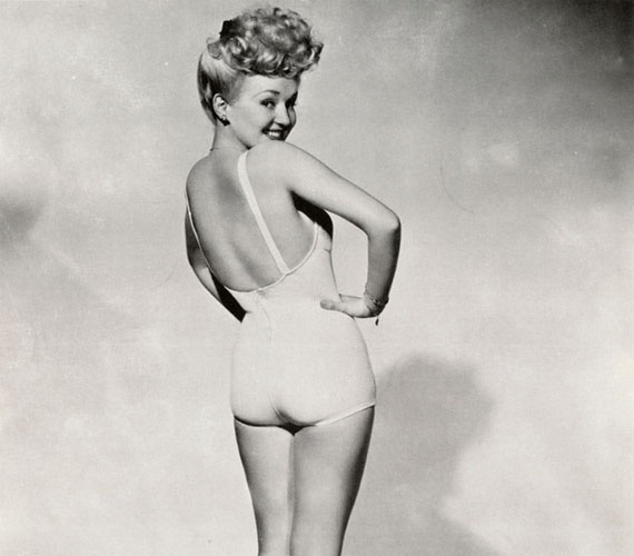 
                        	Ezen a képen Betty Grable, a negyvenes-ötvenes évek népszerű amerikai színésznője tekint vissza, aki a színészkedés mellett énekelt és táncolt is.