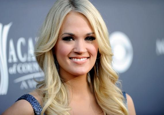 	Carrie Underwood szőke haját választották meg a tökéletes női frizurának.