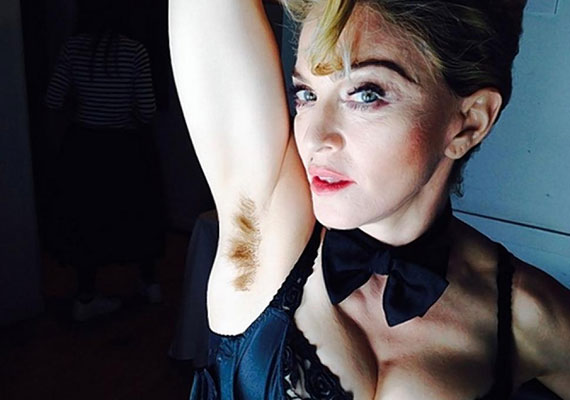 	Madonna pár hete posztolta ezt a képet, amin sokan megbotránkoztak.