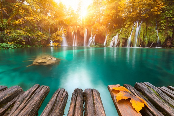 	A horvátországi Plitvicei-tavak Európa legszebb természeti látványosságai közé tartozik, így nem meglepő, hogy a lenyűgöző vidék már 1979 óta a Világörökség része.